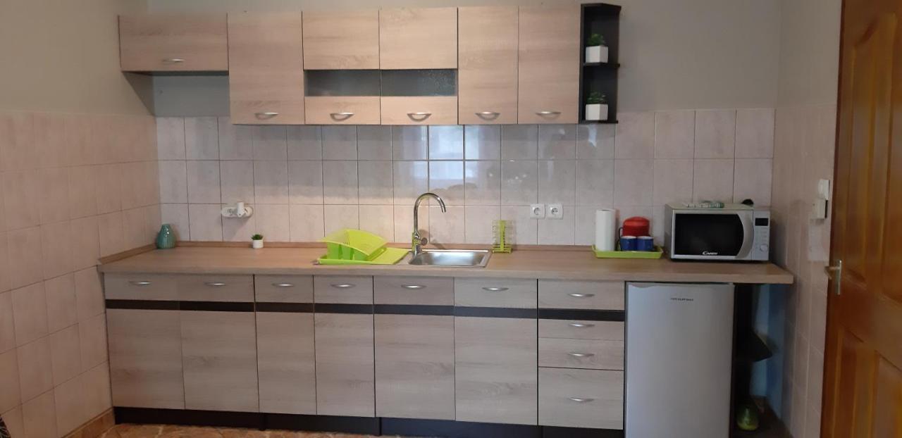 גיולה Flora Apartman מראה חיצוני תמונה