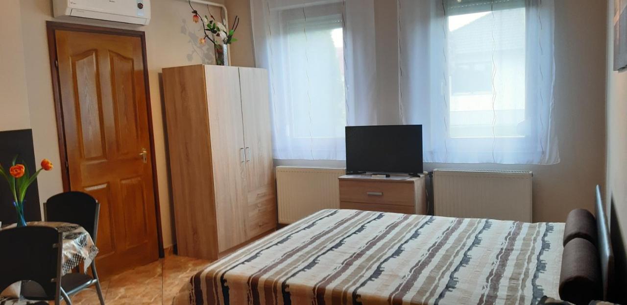 גיולה Flora Apartman מראה חיצוני תמונה