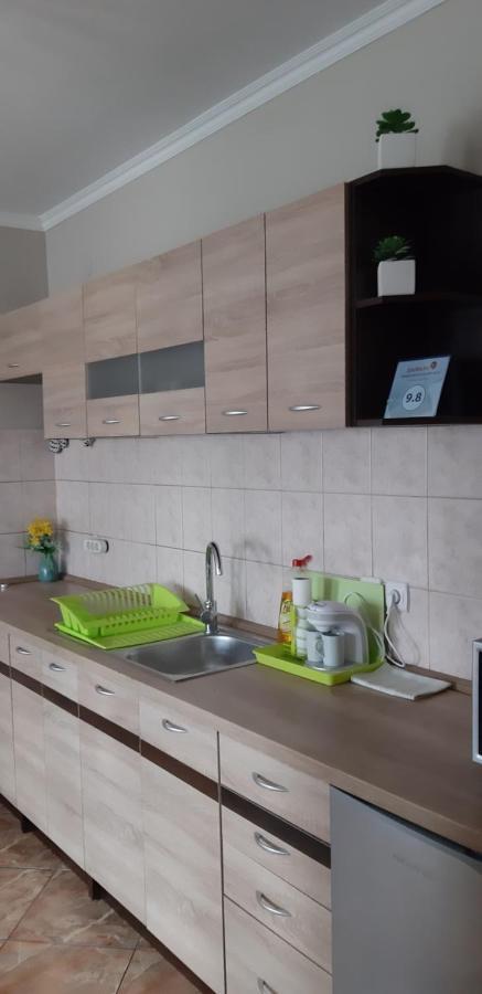 גיולה Flora Apartman מראה חיצוני תמונה