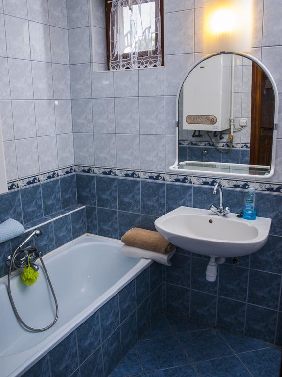 גיולה Flora Apartman מראה חיצוני תמונה